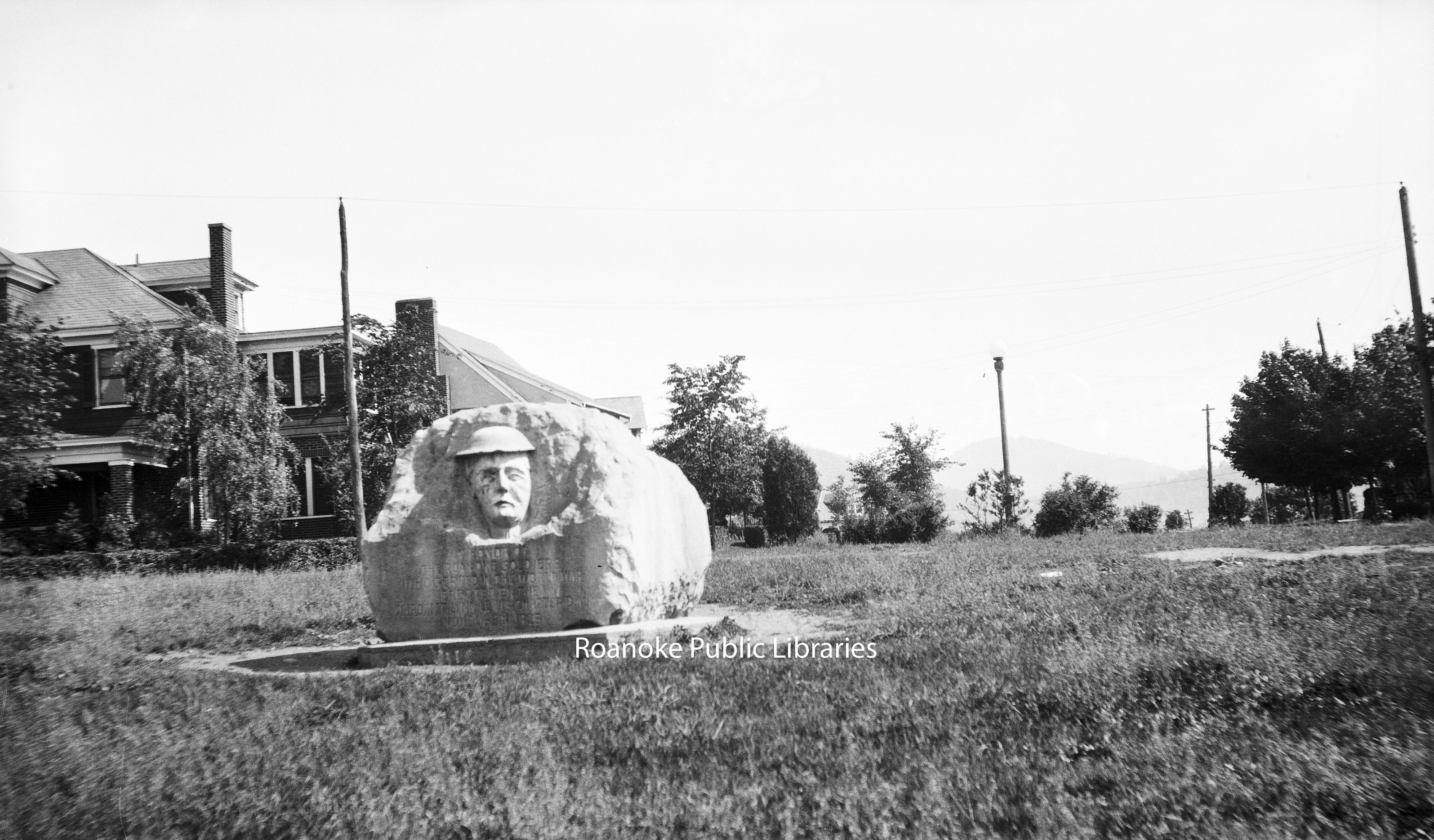 RNC 152 WWI Monument.jpg