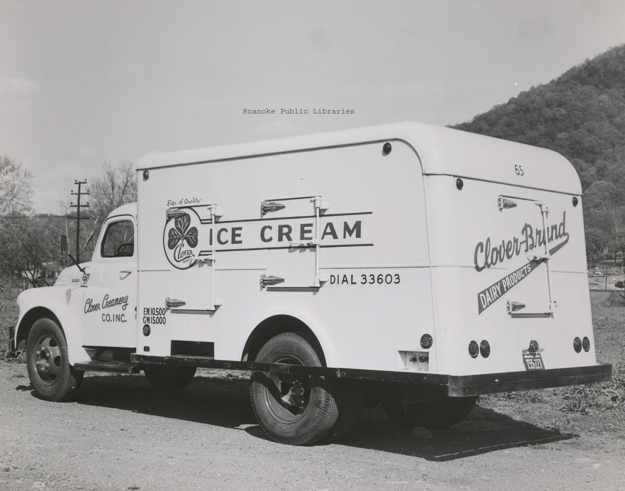 Davis 48.211 Clover Creamery Truck.jpg