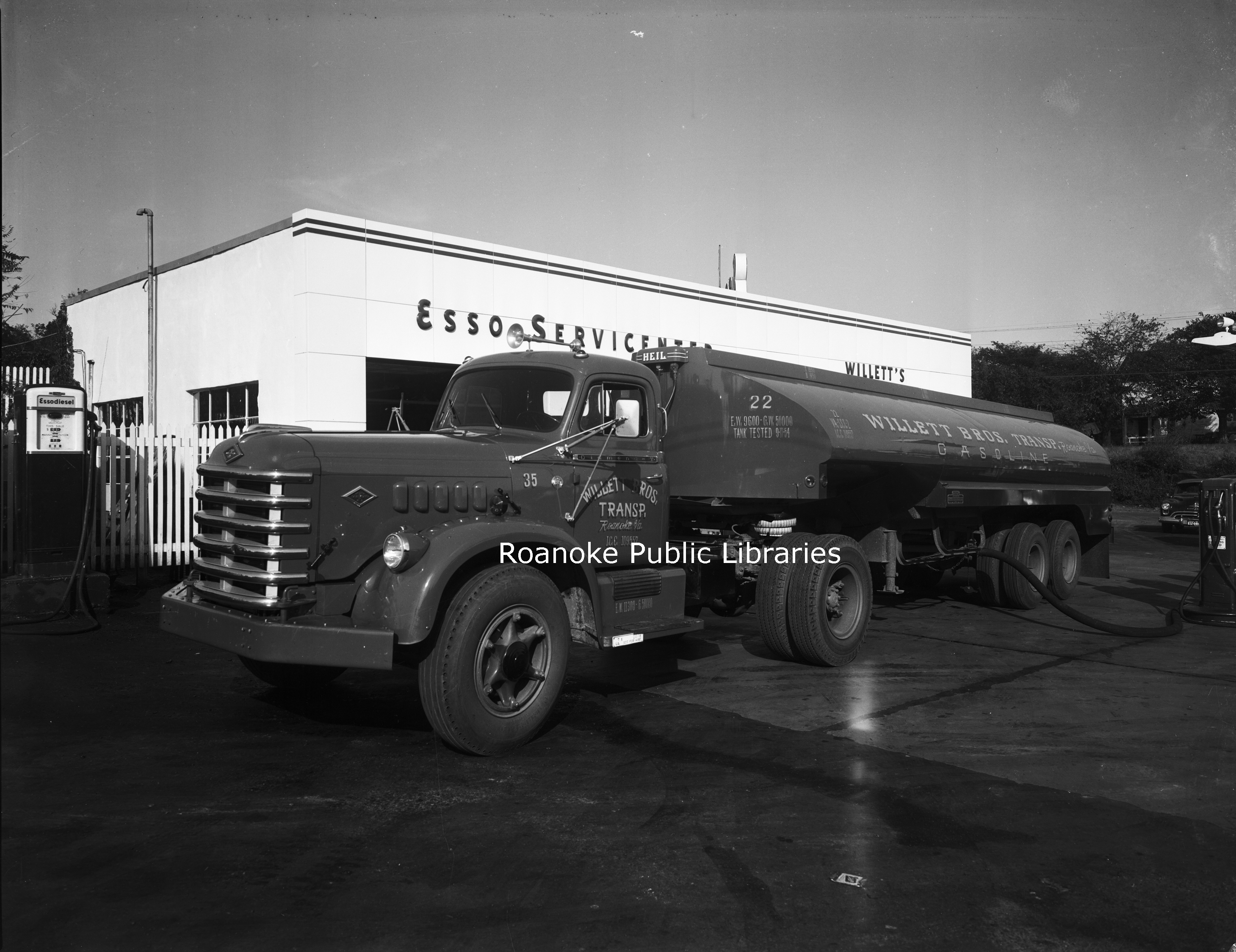 Davis 46.421 Willett Esso Tanker.jpg