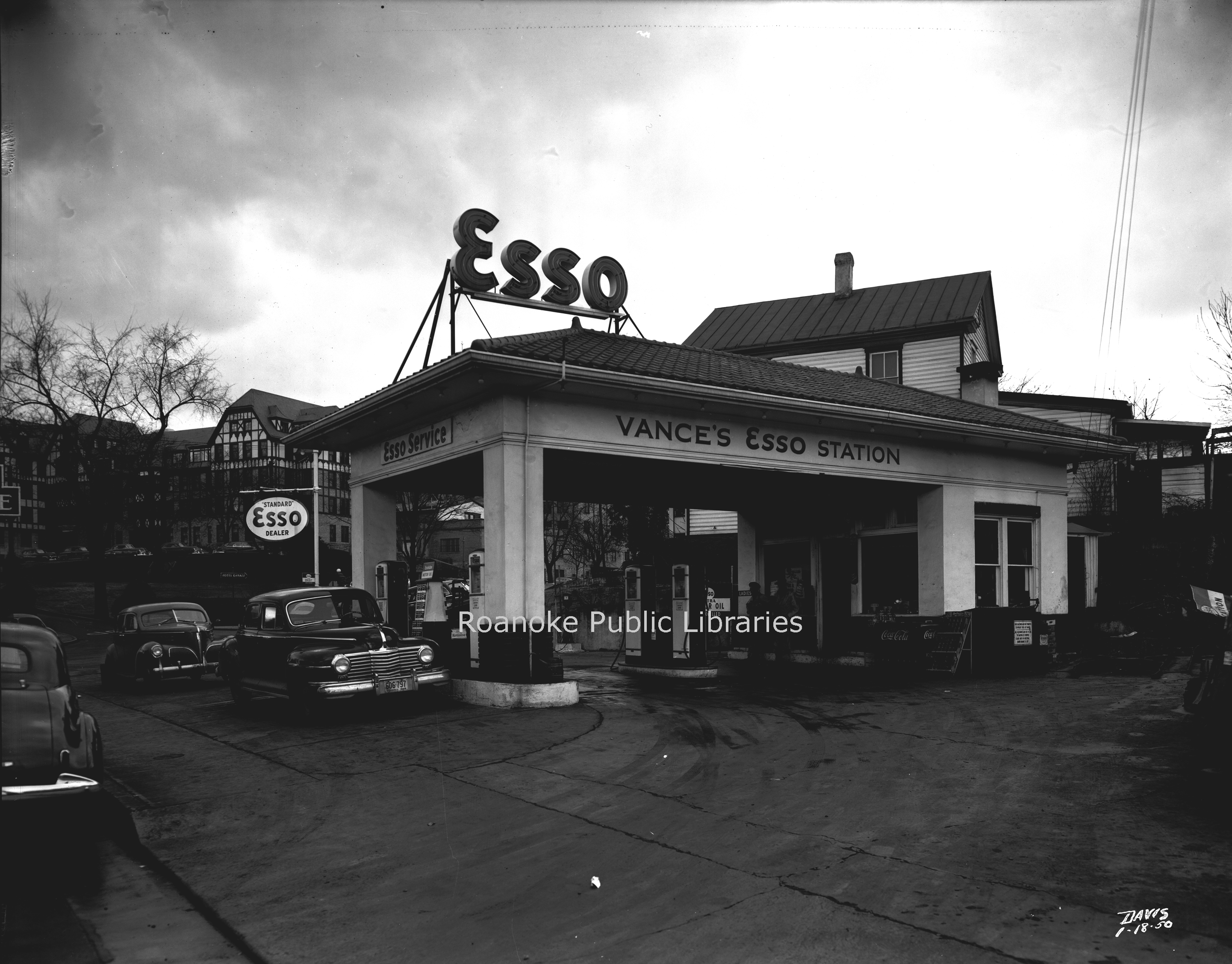 Davis 46.333 Vances Esso.jpg