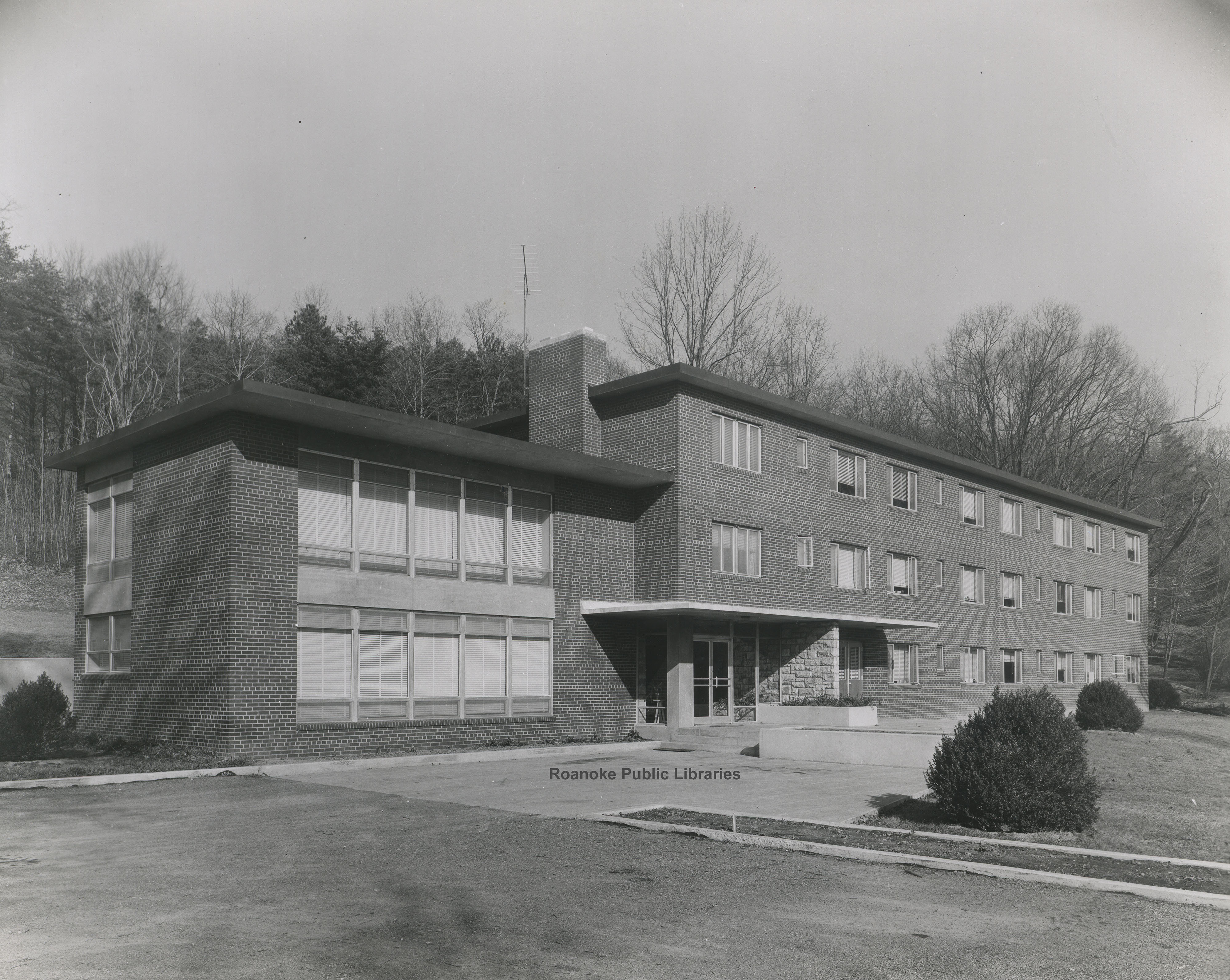 Davis 14.81 Nurses' Building.jpg