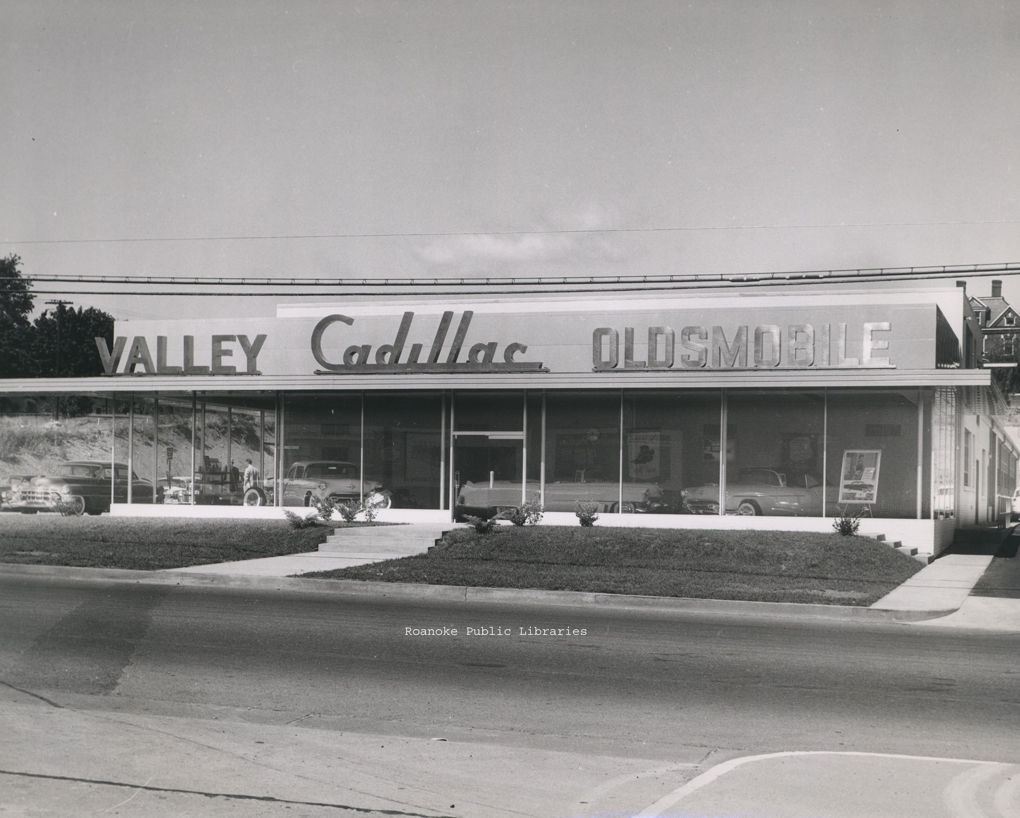Davis 46.24b Valley Cadillac.jpg