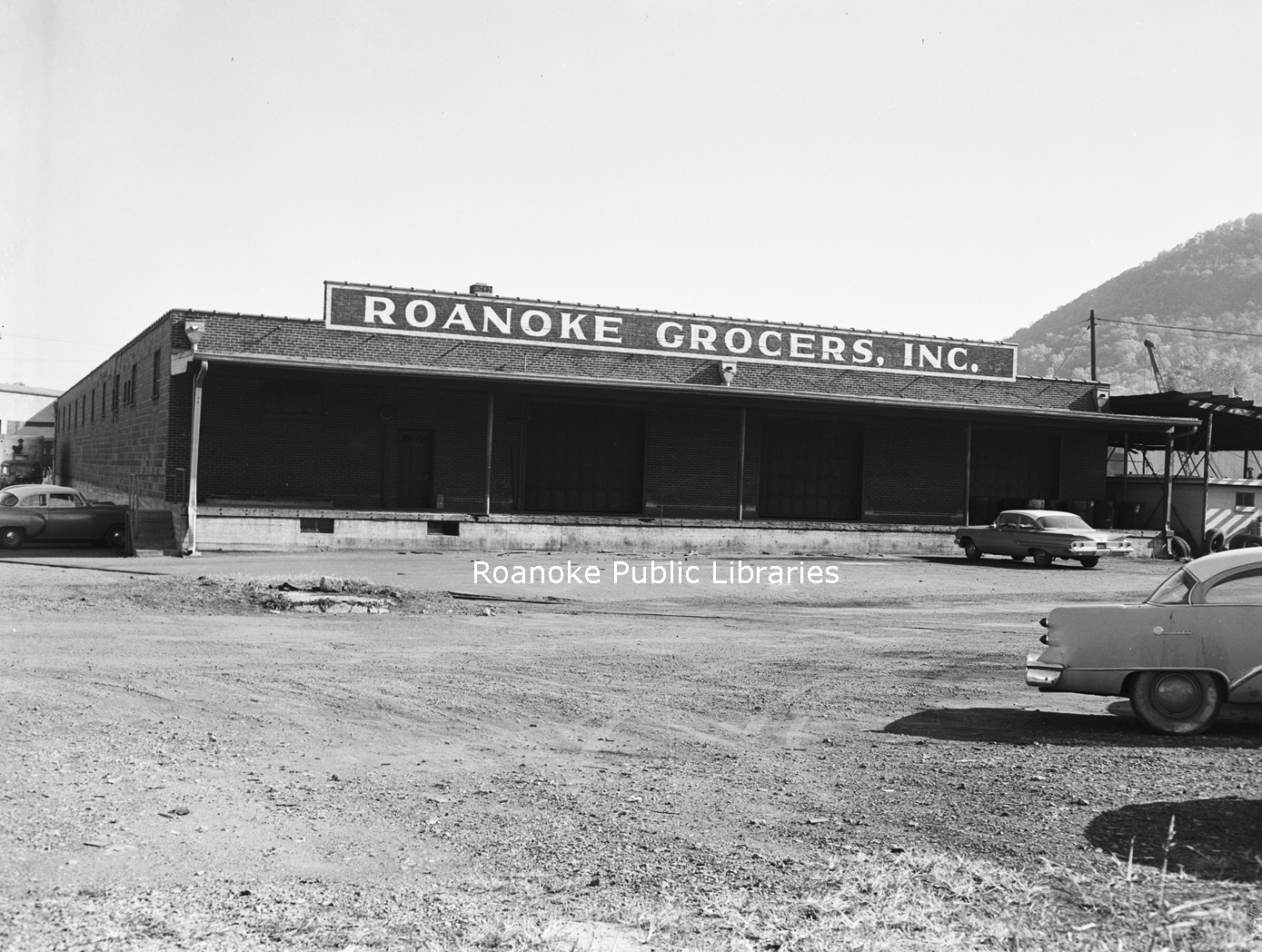 Davis2 48.3 Roanoke Grocers.jpg