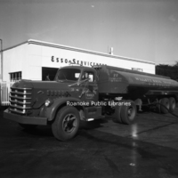 Davis 46.421 Willett Esso Tanker.jpg