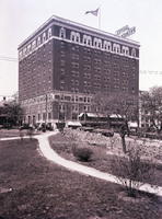 Davis GL 222 Patrick Henry Hotel.jpg