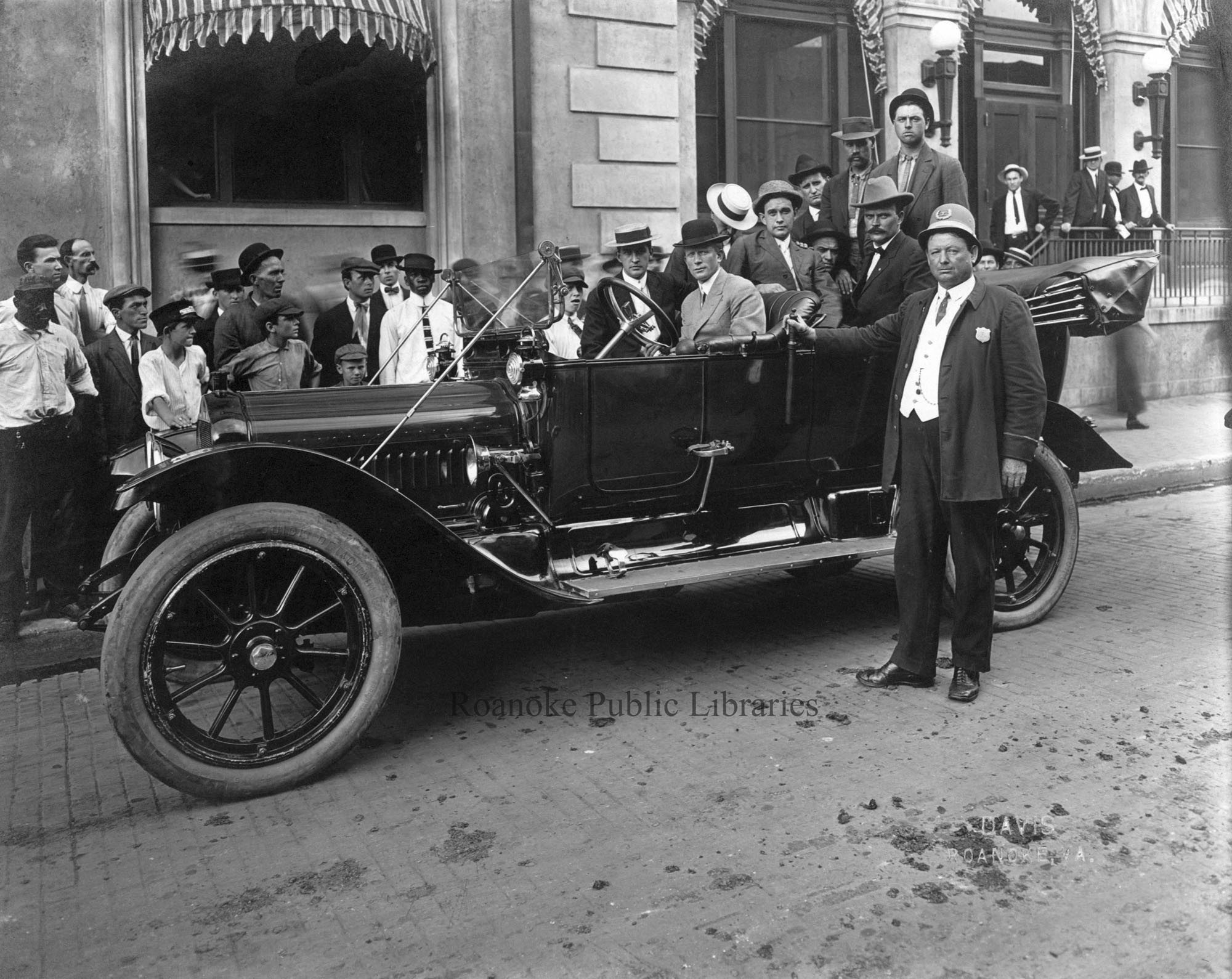 Davis 55.72 Capture of Sidna Allen and Welsey Edwards.jpg